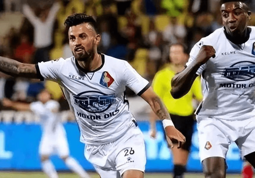 引人注目的 引人注目的